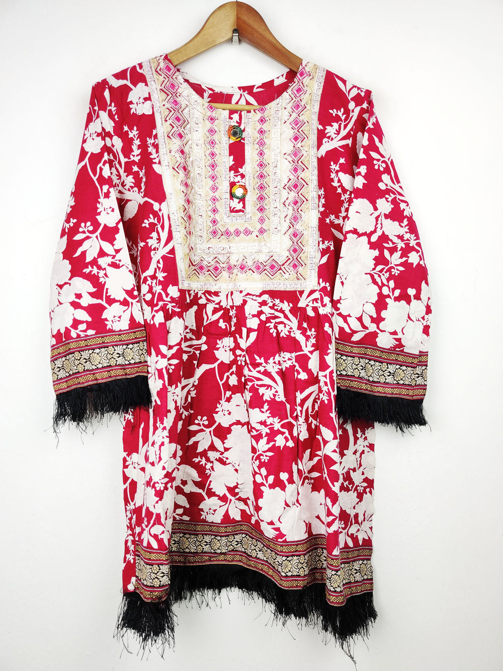 Buy online pre-used pre-loved 100% authentic & Original branded Unknown Brand (BK-981) available in Pakistan. Top international brands avilable.