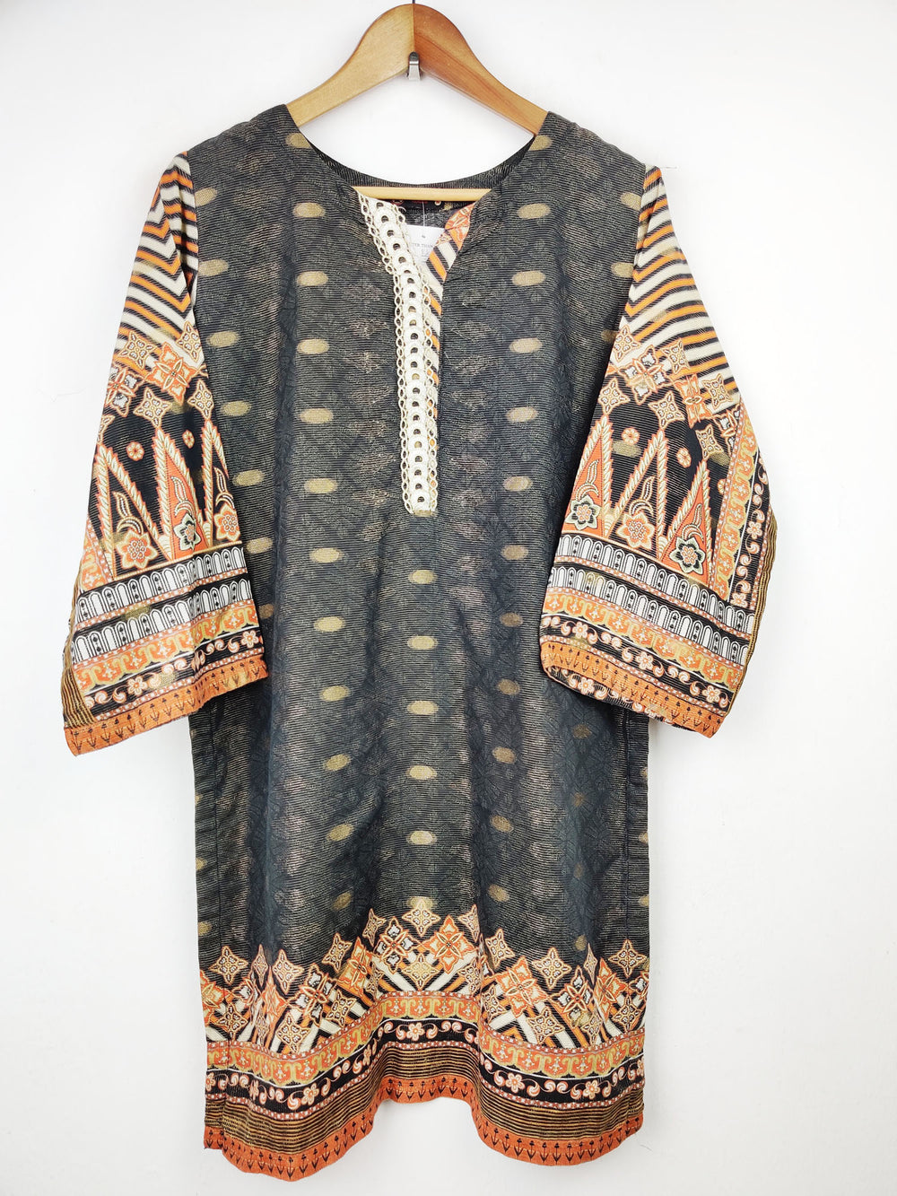 Buy online pre-used pre-loved 100% authentic & Original branded Ab Ayal (BK-984) available in Pakistan. Top international brands avilable.