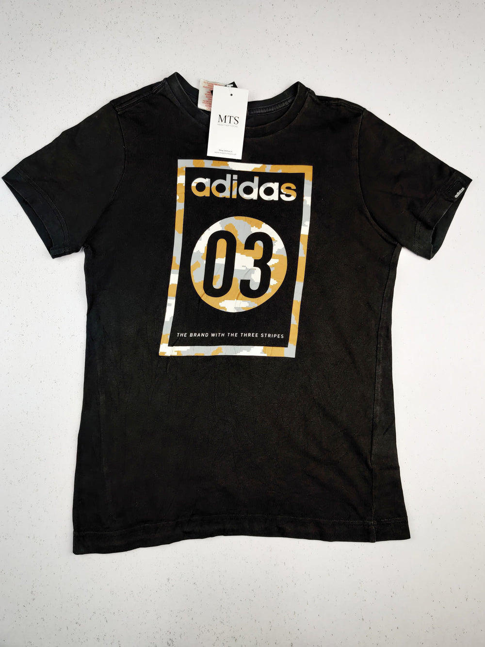 Buy online pre-used pre-loved 100% authentic & Original branded Adidas (BST-751) available in Pakistan. Top international brands avilable.