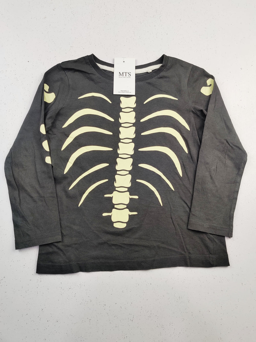 Buy online pre-used pre-loved 100% authentic & Original branded Tu (BST-894) available in Pakistan. Top international brands avilable.