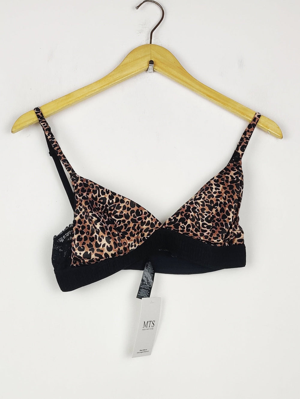 Buy online pre-used pre-loved 100% authentic & Original branded Dunnes Stores, Uk 12 (BU-1023) available in Pakistan. Top international brands avilable.