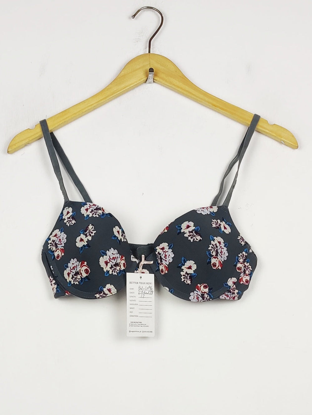 Buy online pre-used pre-loved 100% authentic & Original branded Unknown Brand (BU-1096) available in Pakistan. Top international brands avilable.