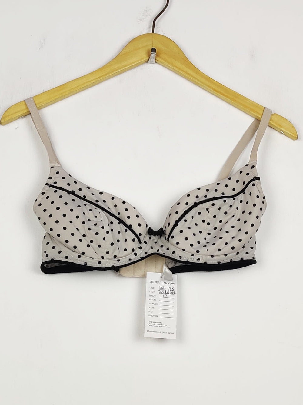 Buy online pre-used pre-loved 100% authentic & Original branded Unknown Brand (BU-1128) available in Pakistan. Top international brands avilable.