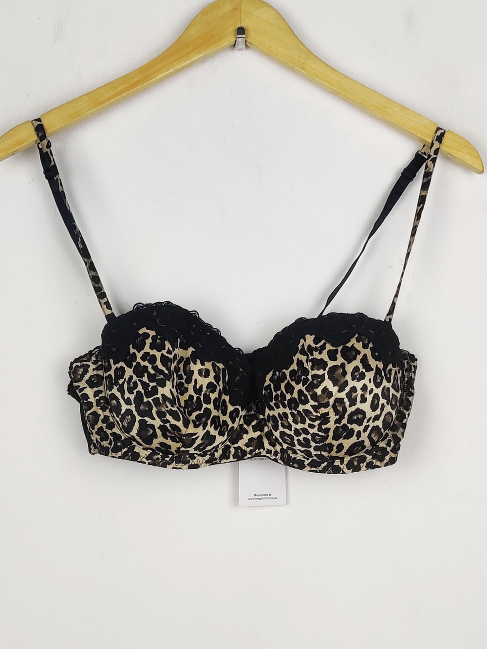 Buy online pre-used pre-loved 100% authentic & Original branded F&F (BU-1171) available in Pakistan. Top international brands avilable.