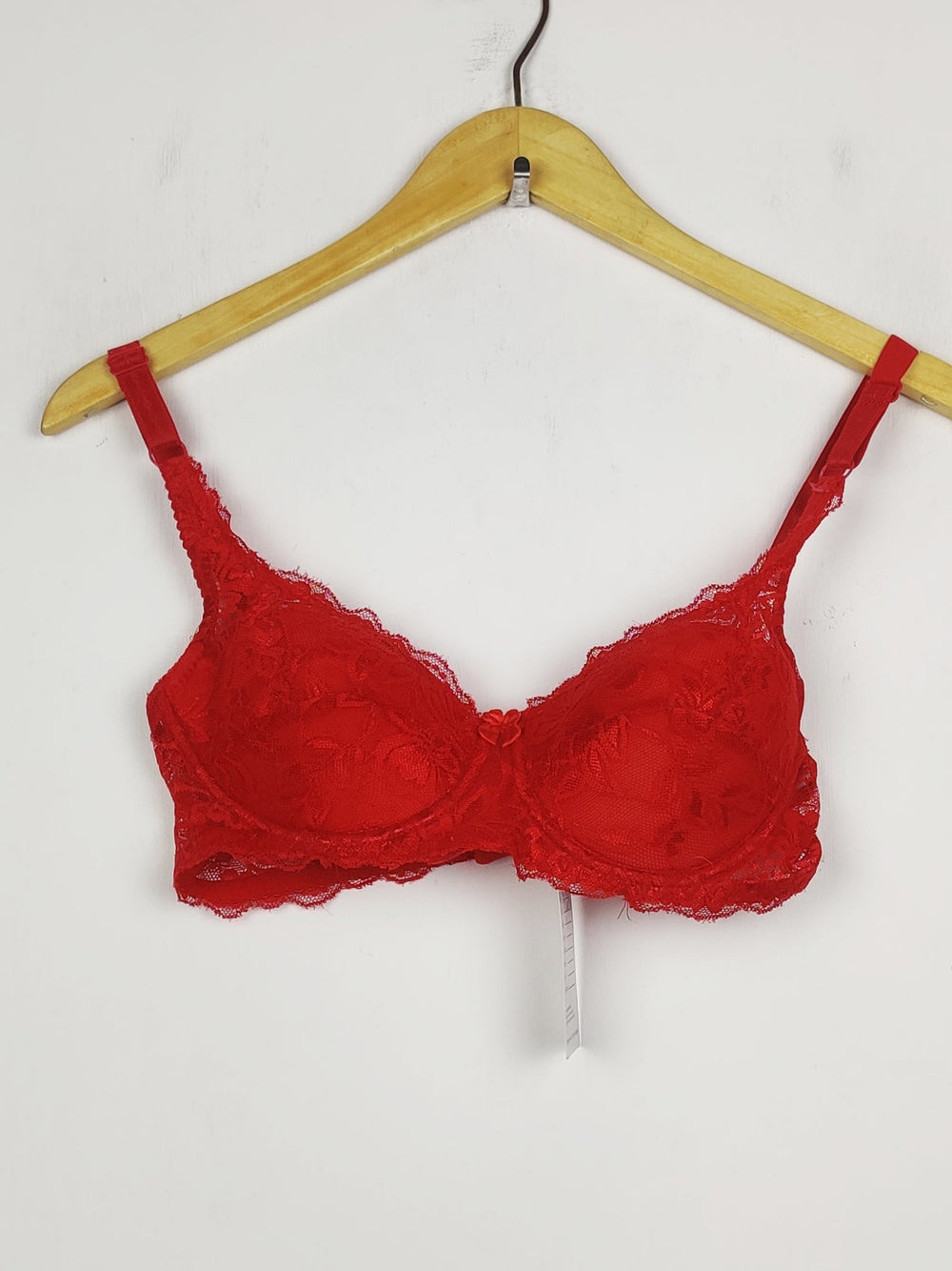 Buy online pre-used pre-loved 100% authentic & Original branded Unknown Brand (BU-1173) available in Pakistan. Top international brands avilable.