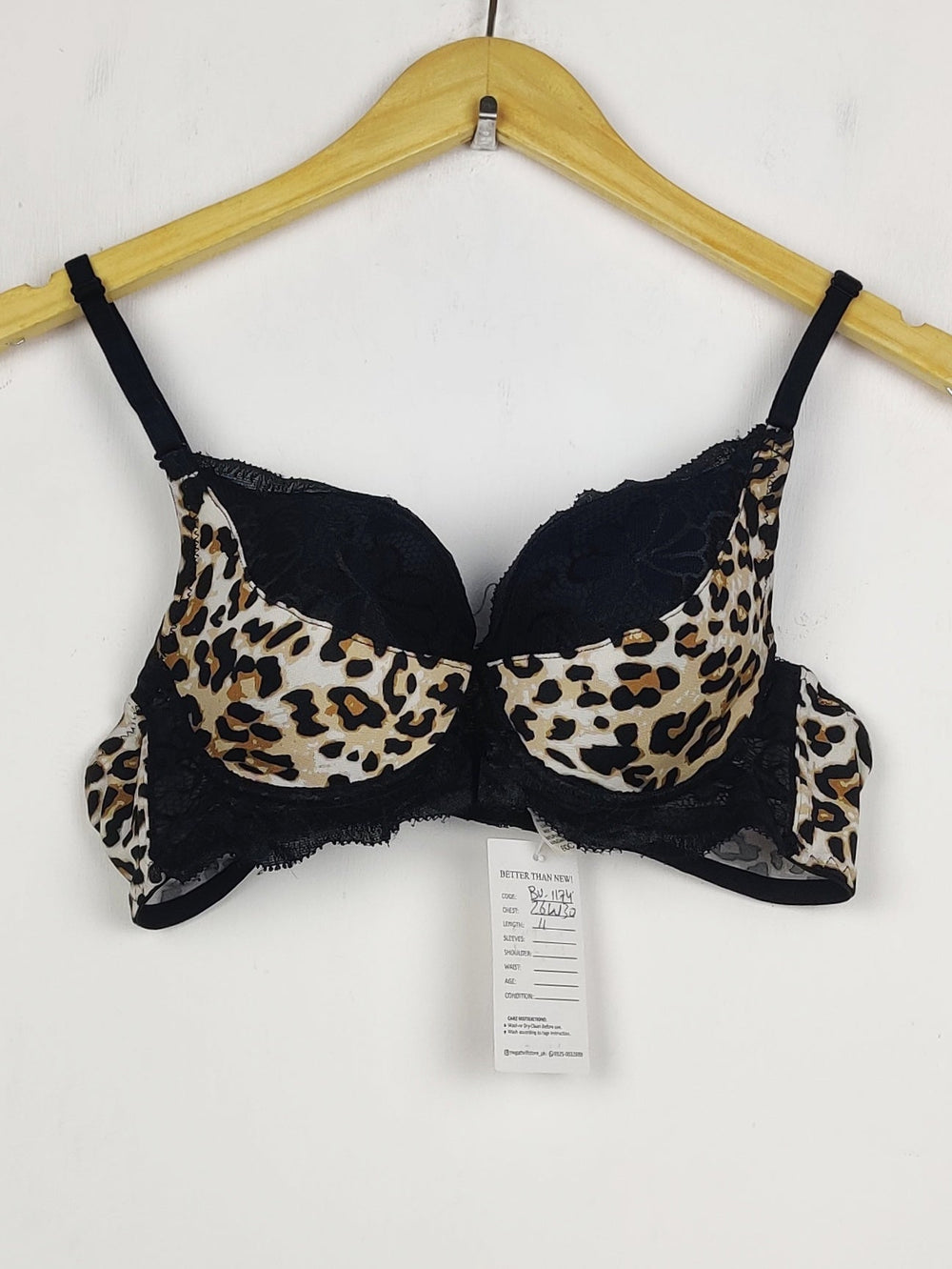 Buy online pre-used pre-loved 100% authentic & Original branded Unknown Brand (BU-1174) available in Pakistan. Top international brands avilable.