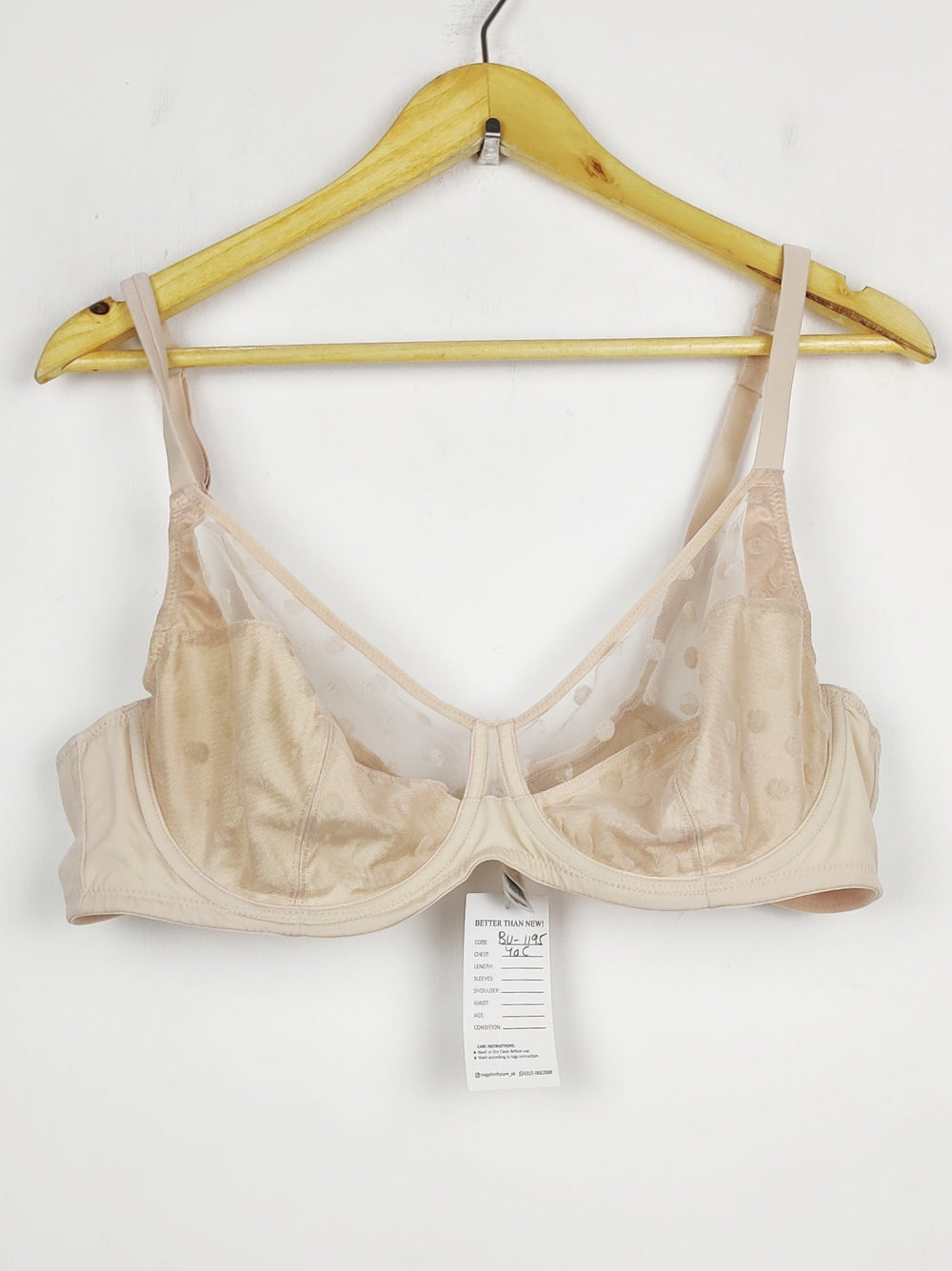 Buy online pre-used pre-loved 100% authentic & Original branded Pretty, Uk 40C (BU-1195) available in Pakistan. Top international brands avilable.