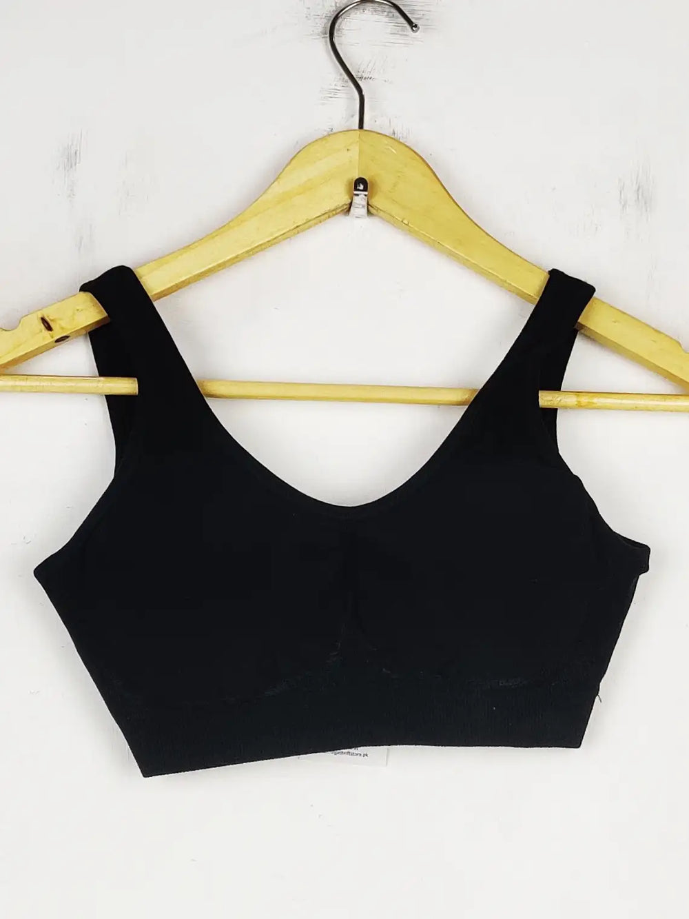 Buy online pre-used pre-loved 100% authentic & Original branded Unknown Brand (BU-124) available in Pakistan. Top international brands avilable.