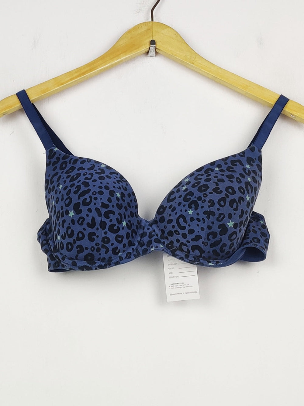 Buy online pre-used pre-loved 100% authentic & Original branded Unknown Brand (BU-1259) available in Pakistan. Top international brands avilable.
