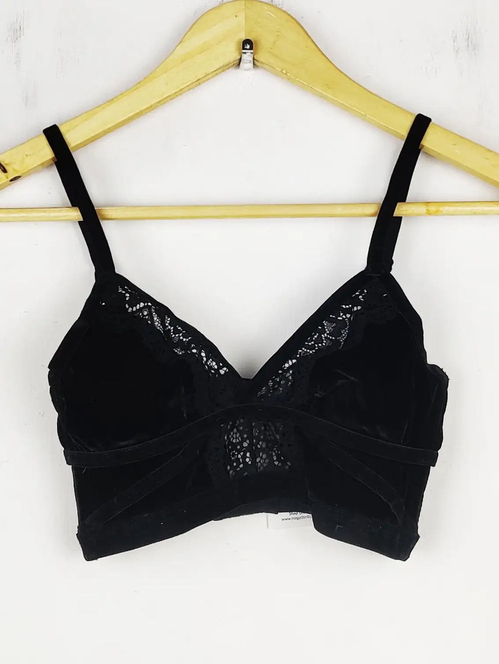 Buy online pre-used pre-loved 100% authentic & Original branded New Look (BU-156) available in Pakistan. Top international brands avilable.