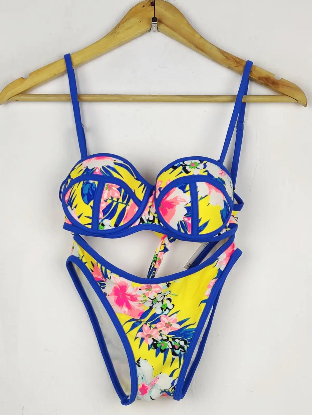 Buy online pre-used pre-loved 100% authentic & Original branded Sweet Secret (BU-1571) available in Pakistan. Top international brands avilable.