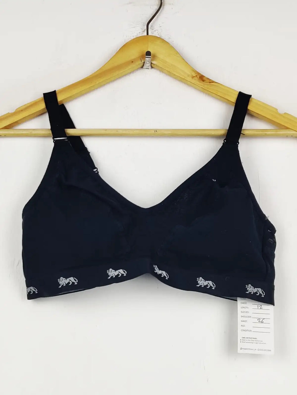 Buy online pre-used pre-loved 100% authentic & Original branded Lonsdale (BU-1684) available in Pakistan. Top international brands avilable.