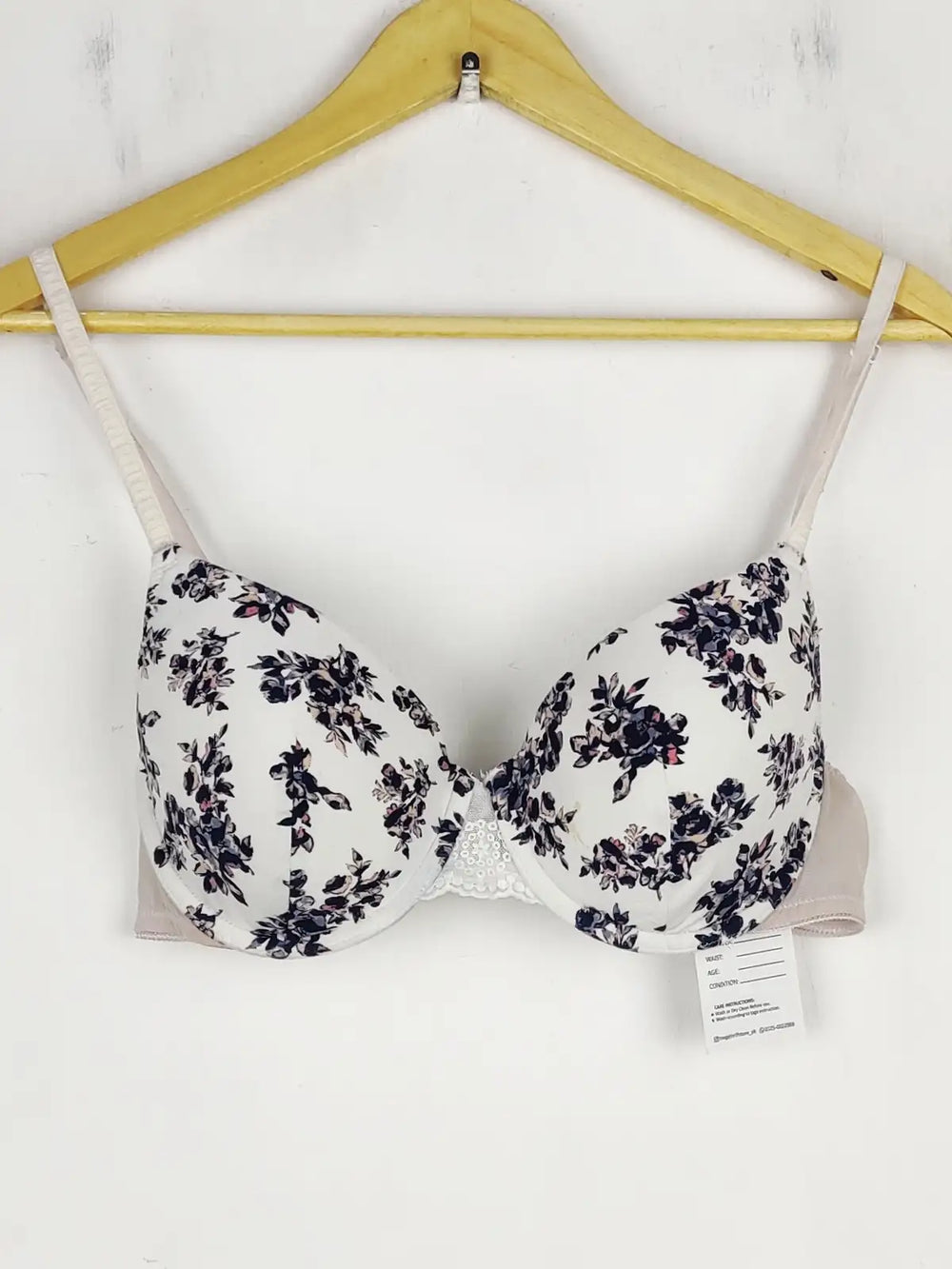 Buy online pre-used pre-loved 100% authentic & Original branded Marks & Spencer (BU-197) available in Pakistan. Top international brands avilable.