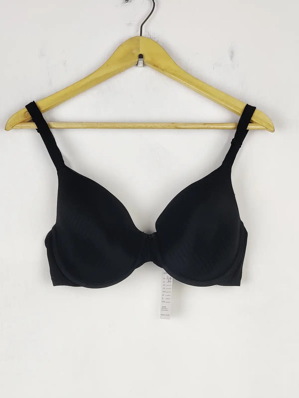 Buy online pre-used pre-loved 100% authentic & Original branded Marks & Spencer , Uk 36D (BU-521) available in Pakistan. Top international brands avilable.