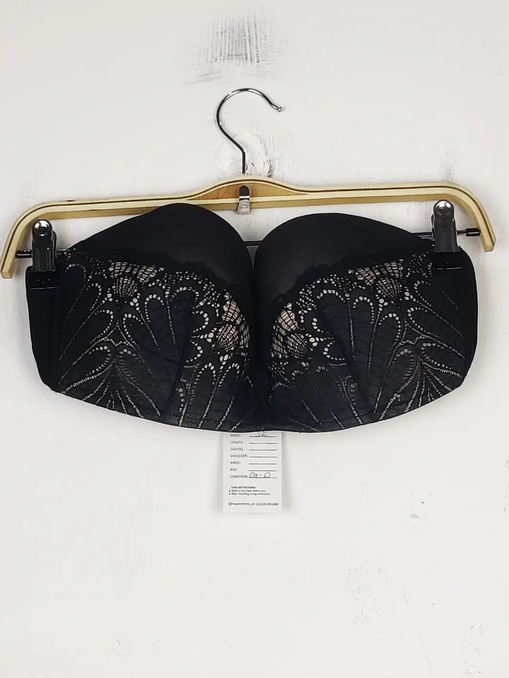 Buy online pre-used pre-loved 100% authentic & Original branded Wonderbra (BU-547) available in Pakistan. Top international brands avilable.