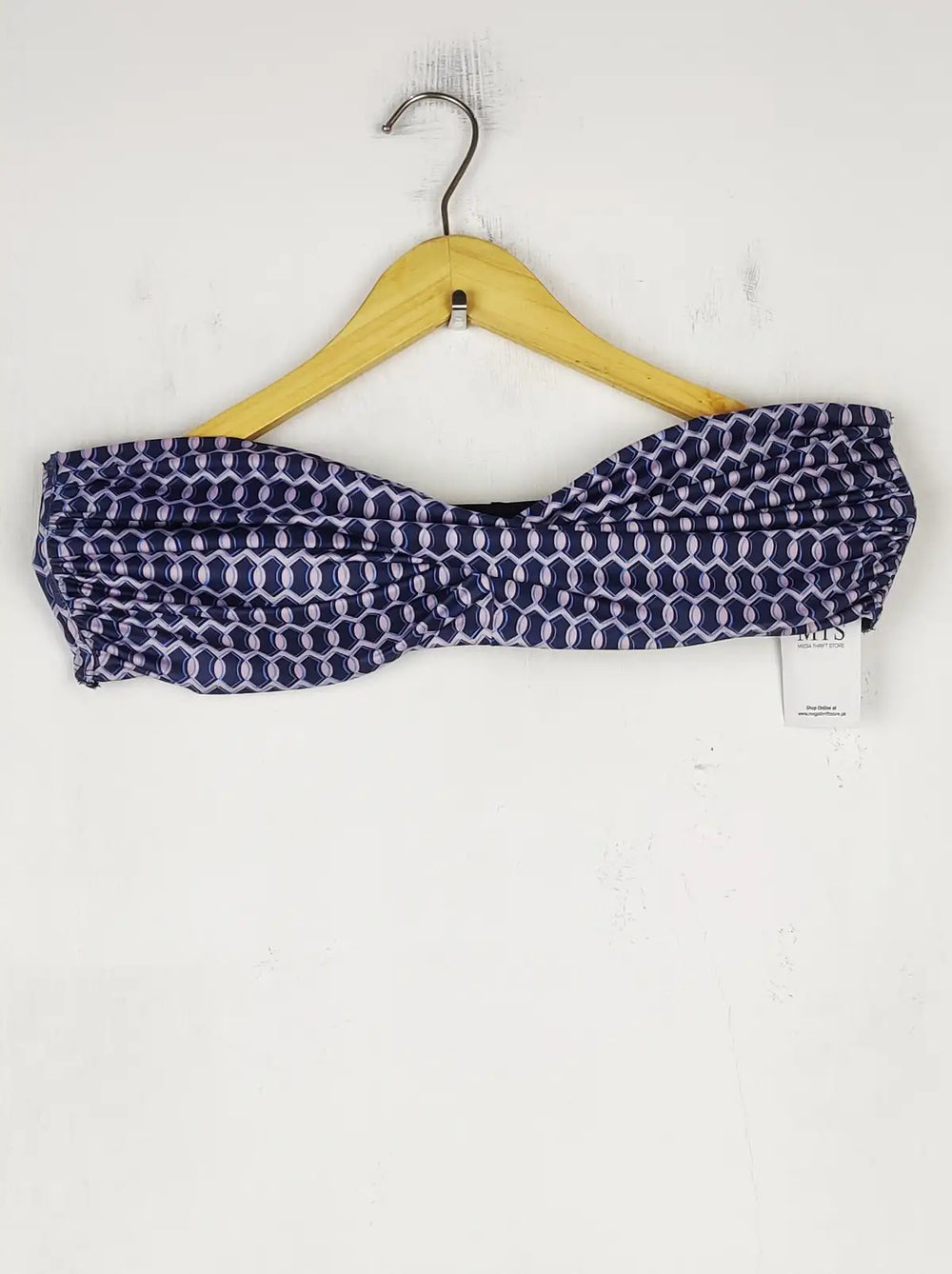 Buy online pre-used pre-loved 100% authentic & Original branded Unknown Brand, Uk 14 (BU-617) available in Pakistan. Top international brands avilable.