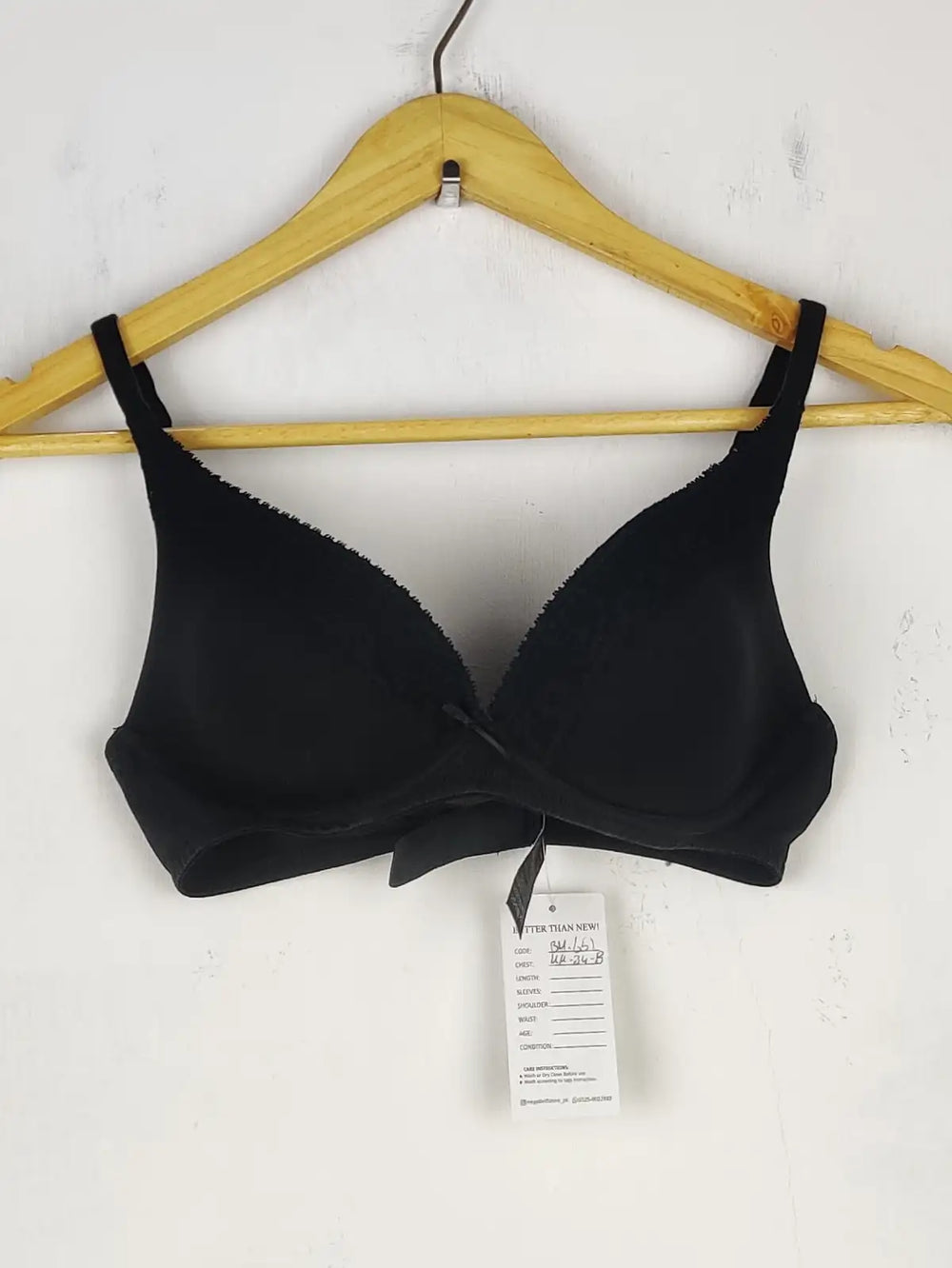 Buy online pre-used pre-loved 100% authentic & Original branded Marks & Spencer, Uk 34B (BU-651) available in Pakistan. Top international brands avilable.