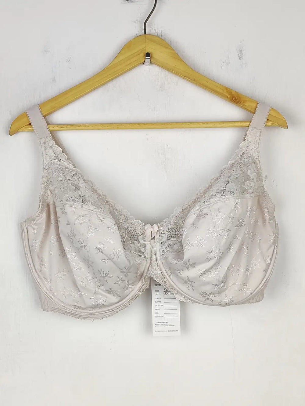 Buy online pre-used pre-loved 100% authentic & Original branded Sarah (BU-774) available in Pakistan. Top international brands avilable.