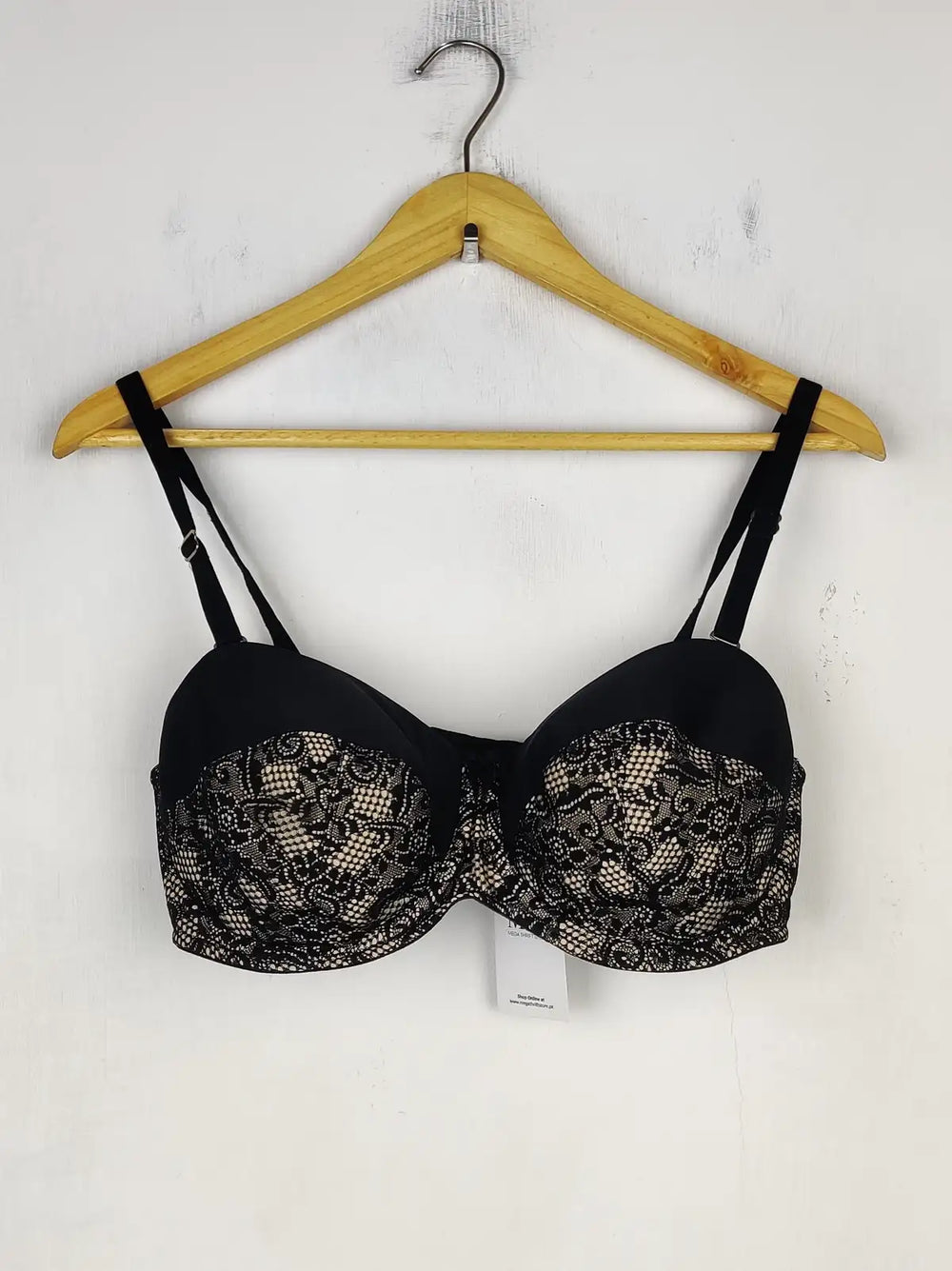 Buy online pre-used pre-loved 100% authentic & Original branded Charnos, Uk 36Dd (BU-821) available in Pakistan. Top international brands avilable.