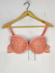 Buy online pre-used pre-loved 100% authentic & Original branded Unknown Brand, Uk 40B (BU-824) available in Pakistan. Top international brands avilable.