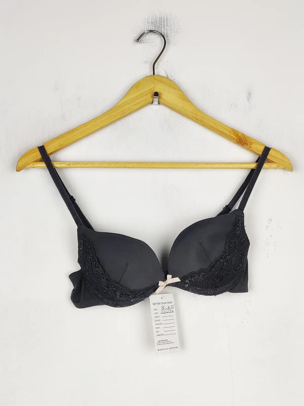 Buy online pre-used pre-loved 100% authentic & Original branded Unknown Brand (BU-835) available in Pakistan. Top international brands avilable.