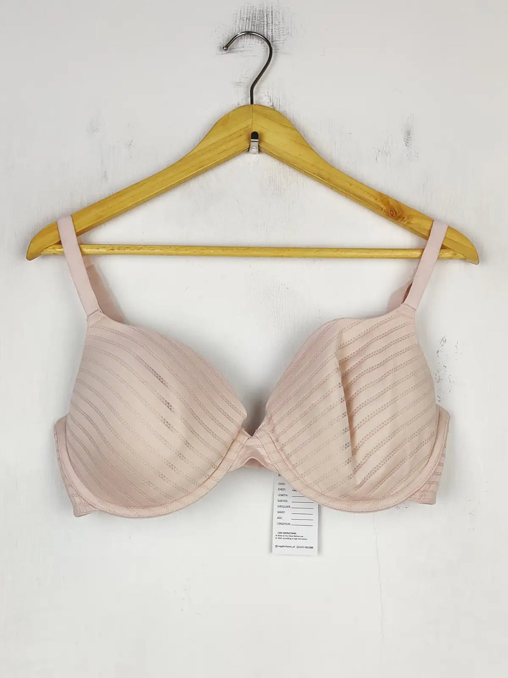 Buy online pre-used pre-loved 100% authentic & Original branded F&F, Uk 38D (BU-848) available in Pakistan. Top international brands avilable.