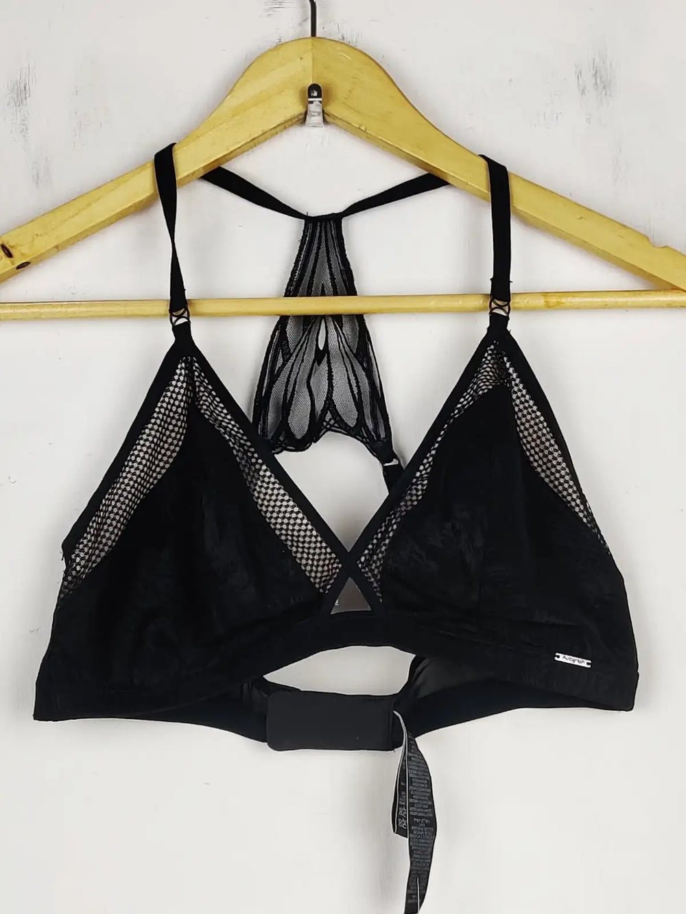 Buy online pre-used pre-loved 100% authentic & Original branded Autograph (BU-87) available in Pakistan. Top international brands avilable.