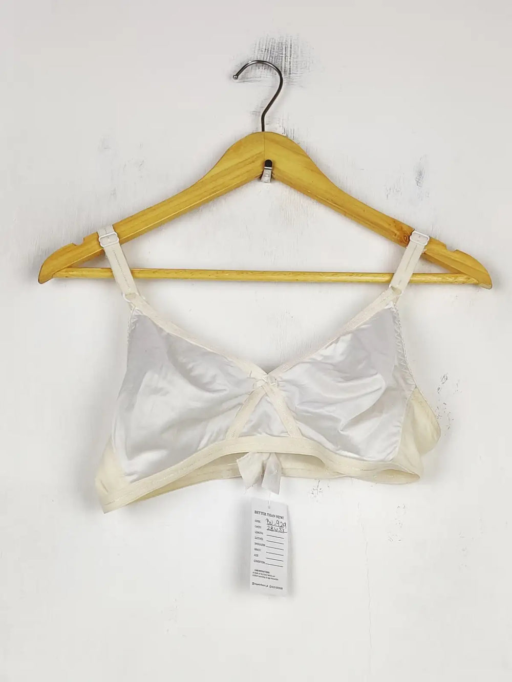 Buy online pre-used pre-loved 100% authentic & Original branded Unknown Brand (BU-929) available in Pakistan. Top international brands avilable.