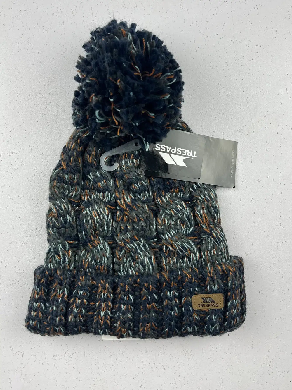 Buy online pre-used pre-loved 100% authentic & Original branded Tresspass (C-683) available in Pakistan. Top international brands avilable.