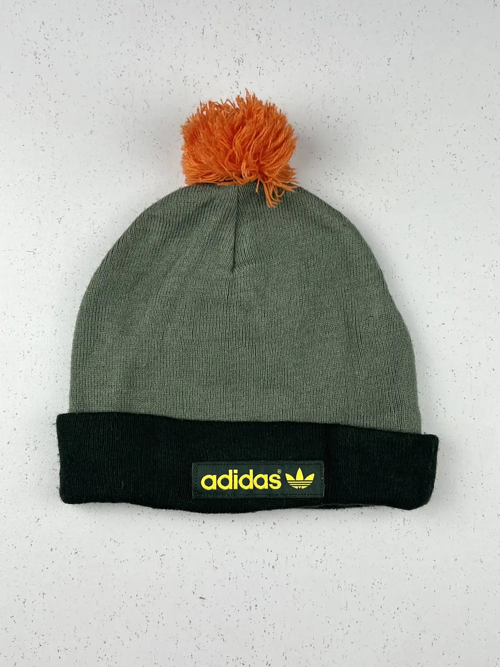 Buy online pre-used pre-loved 100% authentic & Original branded Adidas (C-749) available in Pakistan. Top international brands avilable.