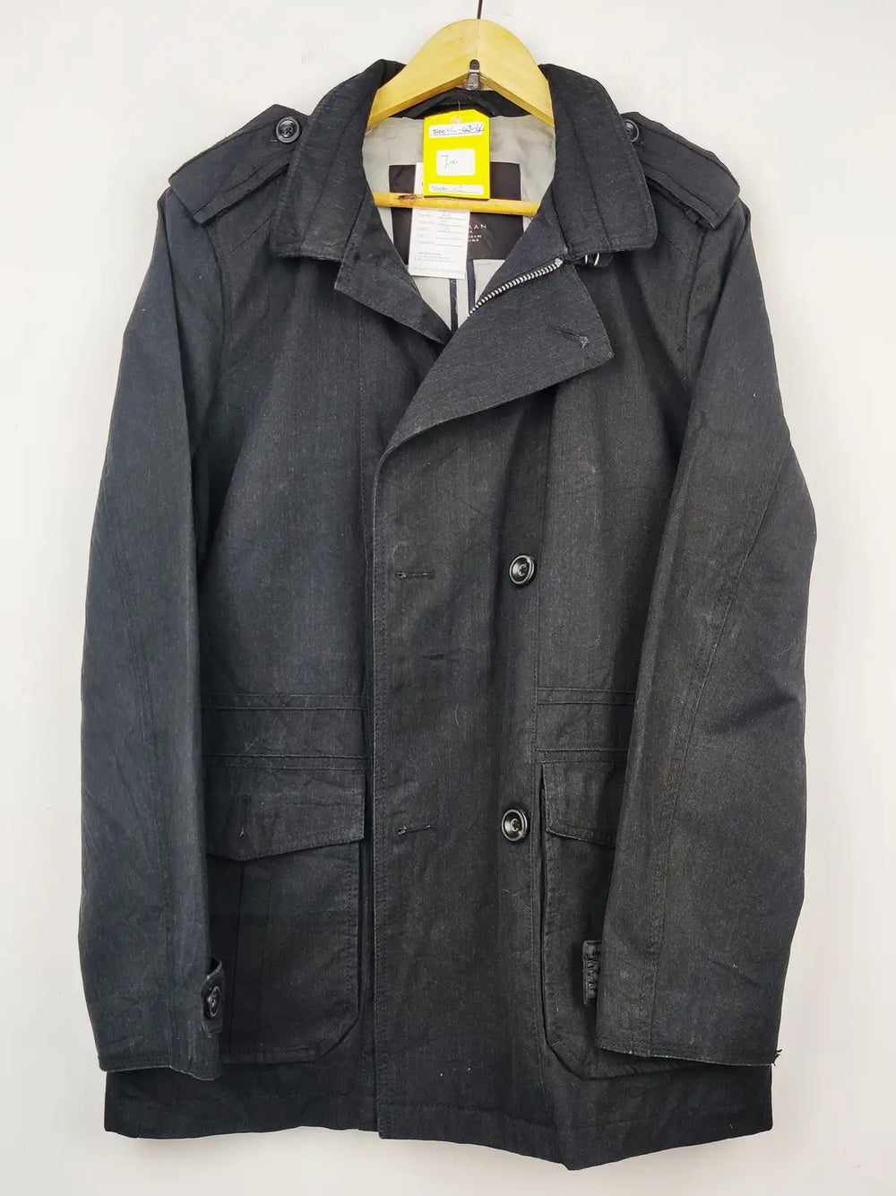 Buy online pre-used pre-loved 100% authentic & Original branded Zara Man (CB-186) available in Pakistan. Top international brands avilable.