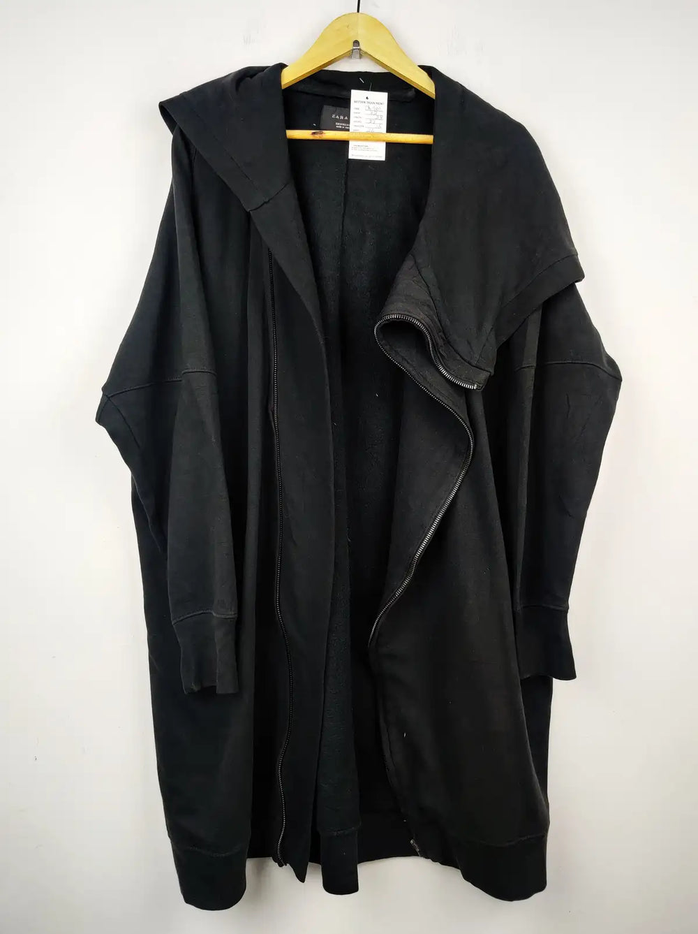 Buy online pre-used pre-loved 100% authentic & Original branded Zara Man (CB-201) available in Pakistan. Top international brands avilable.