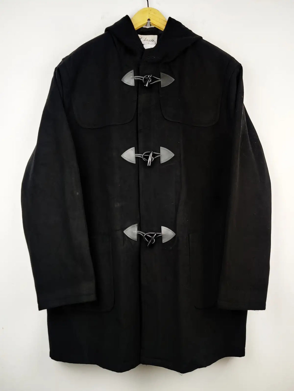 Buy online pre-used pre-loved 100% authentic & Original branded Classic (CB-202) available in Pakistan. Top international brands avilable.