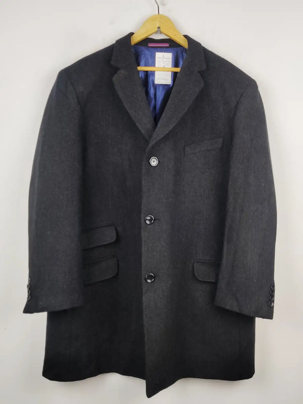 Buy online pre-used pre-loved 100% authentic & Original branded Unknown Brand (CB-215) available in Pakistan. Top international brands avilable.