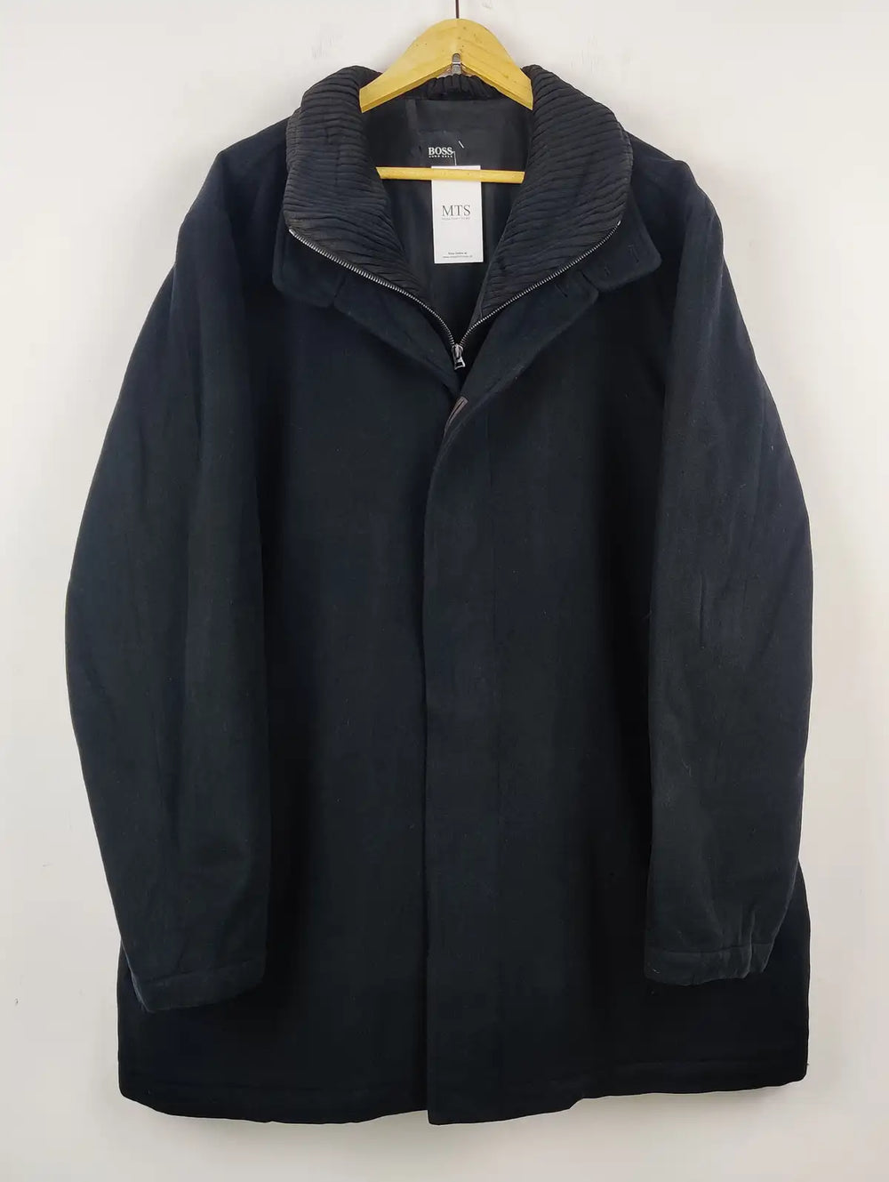 Buy online pre-used pre-loved 100% authentic & Original branded Hugo Boss (CB-242) available in Pakistan. Top international brands avilable.