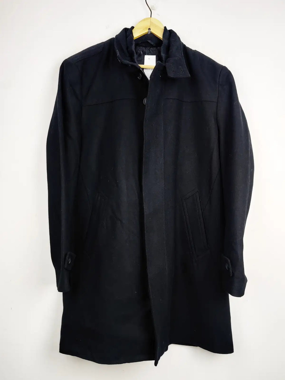 Buy online pre-used pre-loved 100% authentic & Original branded Unknown Brand (CB-340) available in Pakistan. Top international brands avilable.