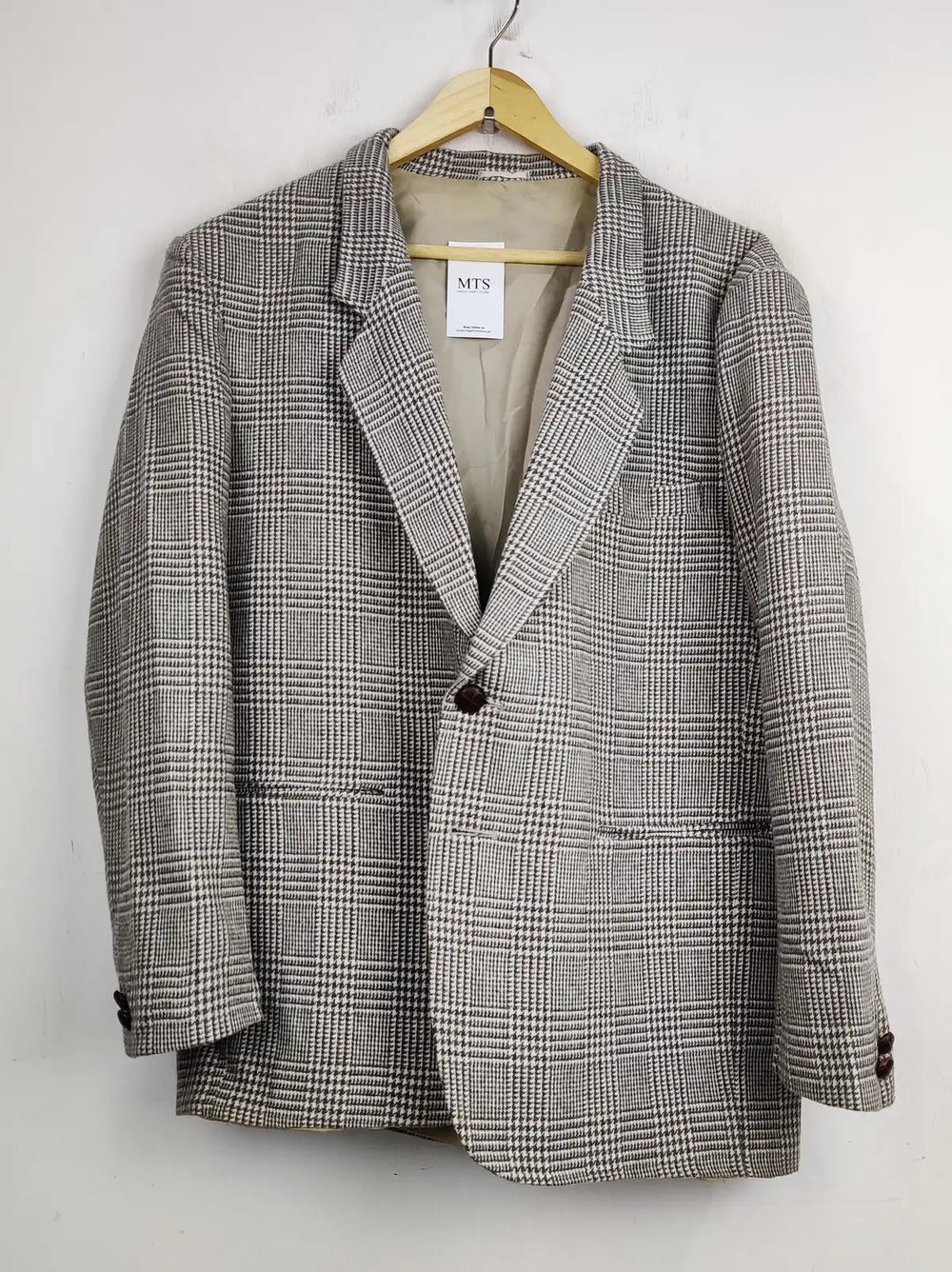 Buy online pre-used pre-loved 100% authentic & Original branded Bruce Corman (CB-341) available in Pakistan. Top international brands avilable.