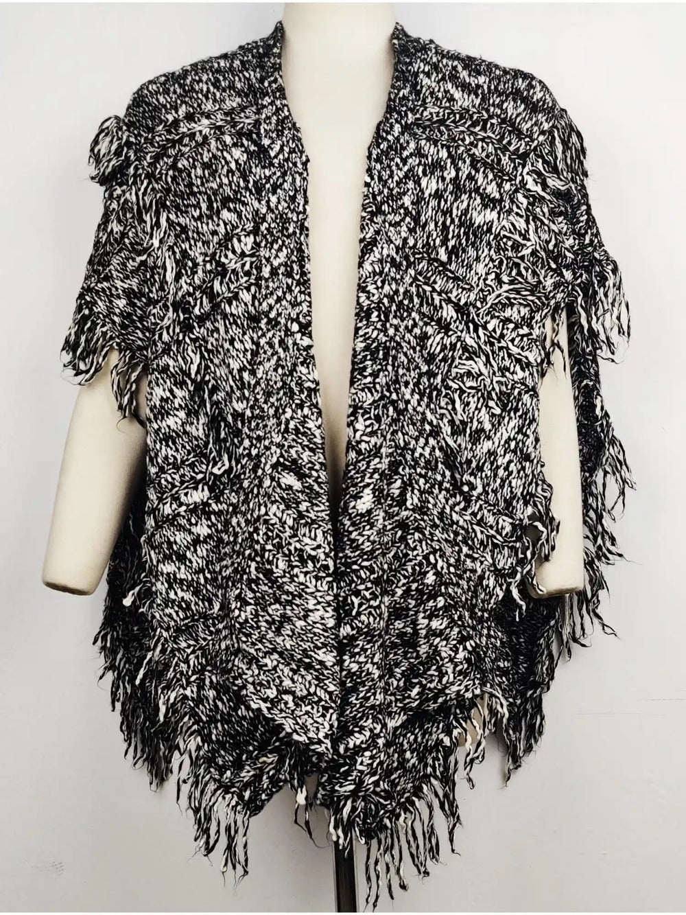 Buy online pre-used pre-loved 100% authentic & Original branded Hollister (CS-1071) available in Pakistan. Top international brands avilable.