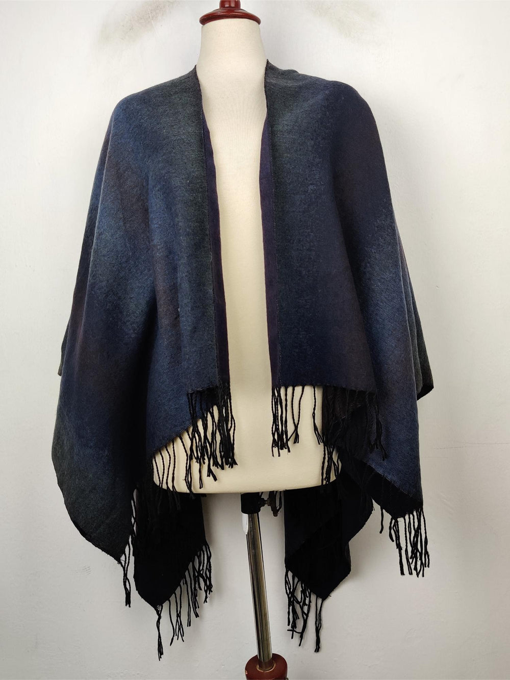 Buy online pre-used pre-loved 100% authentic & Original branded Unknown Brand (CS-1146) available in Pakistan. Top international brands avilable.