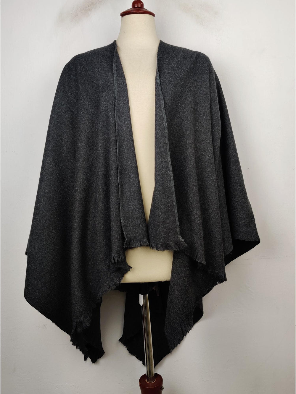 Buy online pre-used pre-loved 100% authentic & Original branded Liz Claiborne (CS-1171) available in Pakistan. Top international brands avilable.