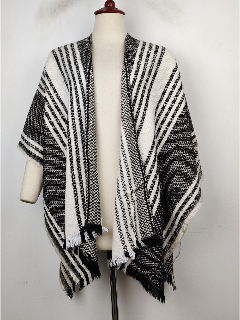 Buy online pre-used pre-loved 100% authentic & Original branded Unknown Brand (CS-1257) available in Pakistan. Top international brands avilable.