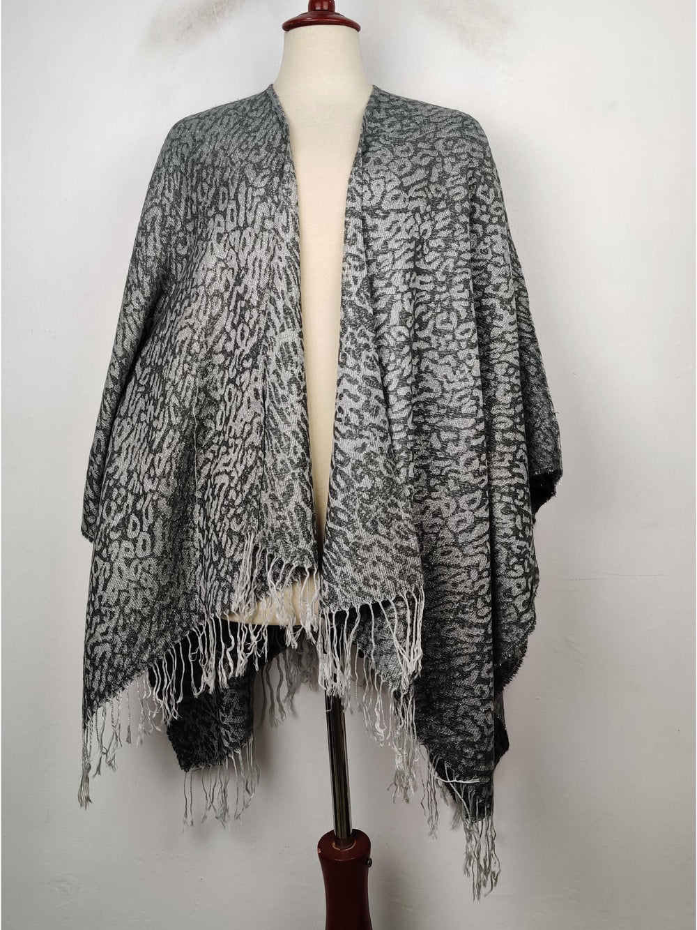 Buy online pre-used pre-loved 100% authentic & Original branded Accessory (CS-1267) available in Pakistan. Top international brands avilable.