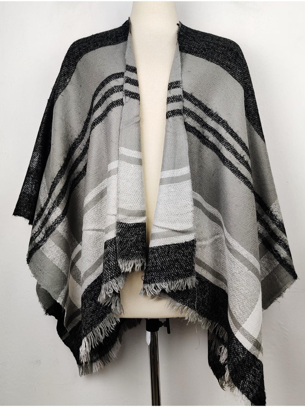 Buy online pre-used pre-loved 100% authentic & Original branded Ardene (CS-1285) available in Pakistan. Top international brands avilable.