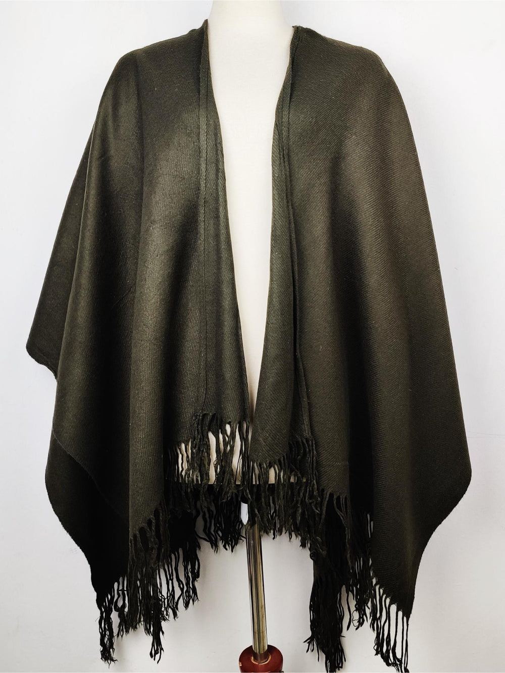 Buy online pre-used pre-loved 100% authentic & Original branded Only (CS-1295) available in Pakistan. Top international brands avilable.