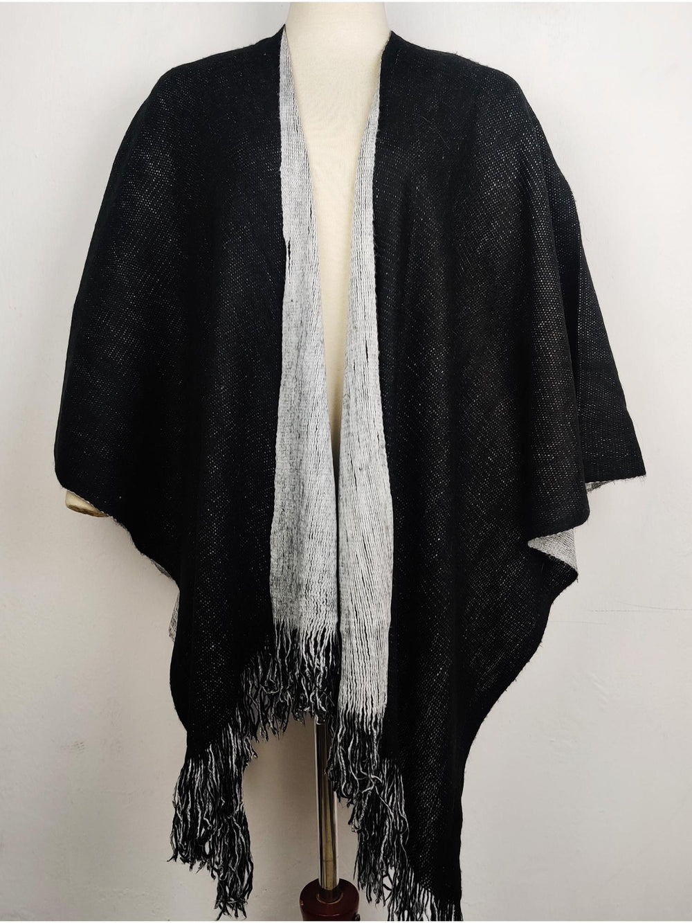 Buy online pre-used pre-loved 100% authentic & Original branded Marcus Adler (CS-1390) available in Pakistan. Top international brands avilable.