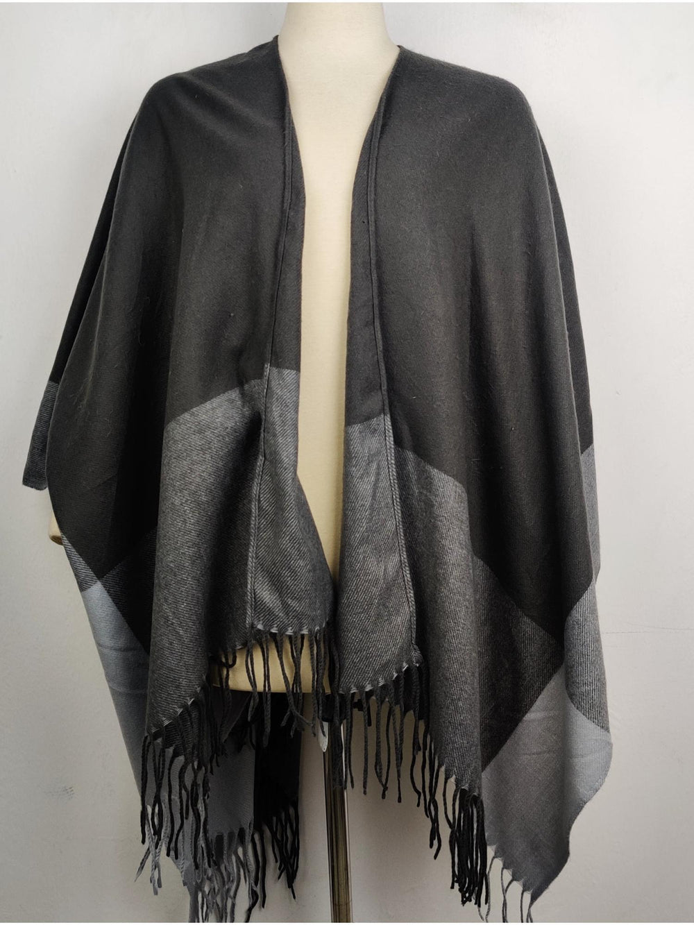 Buy online pre-used pre-loved 100% authentic & Original branded Just Jamle (CS-1436) available in Pakistan. Top international brands avilable.