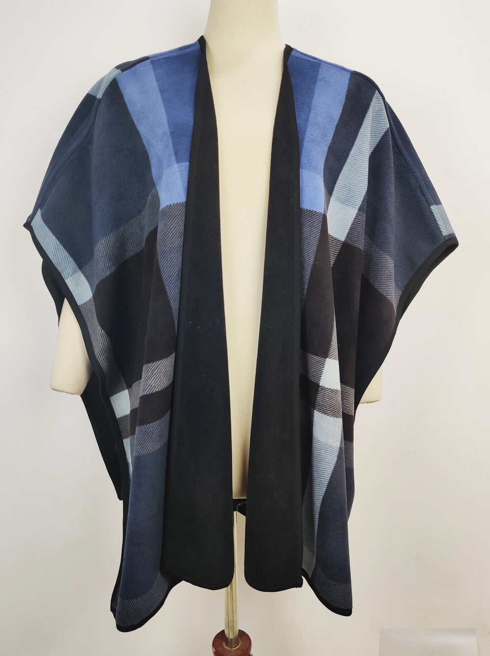 Buy online pre-used pre-loved 100% authentic & Original branded D & Co (CS-1679) available in Pakistan. Top international brands avilable.