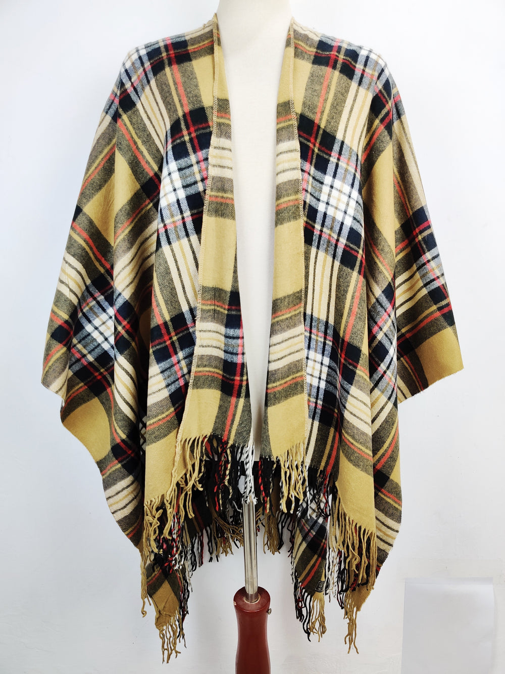 Buy online pre-used pre-loved 100% authentic & Original branded Art Of The Scarf (CS-1701) available in Pakistan. Top international brands avilable.