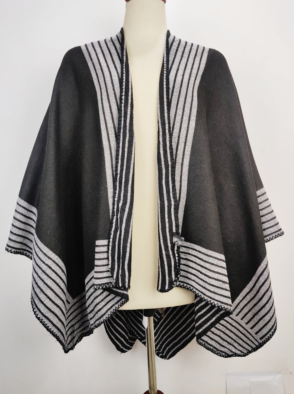 Buy online pre-used pre-loved 100% authentic & Original branded Unknown Brand (CS-1757) available in Pakistan. Top international brands avilable.