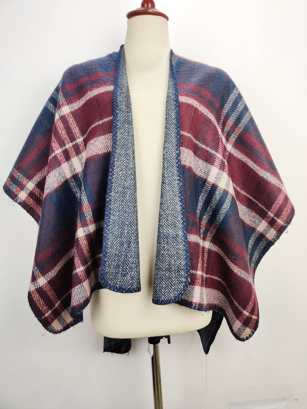 Buy online pre-used pre-loved 100% authentic & Original branded C (CS-1770) available in Pakistan. Top international brands avilable.